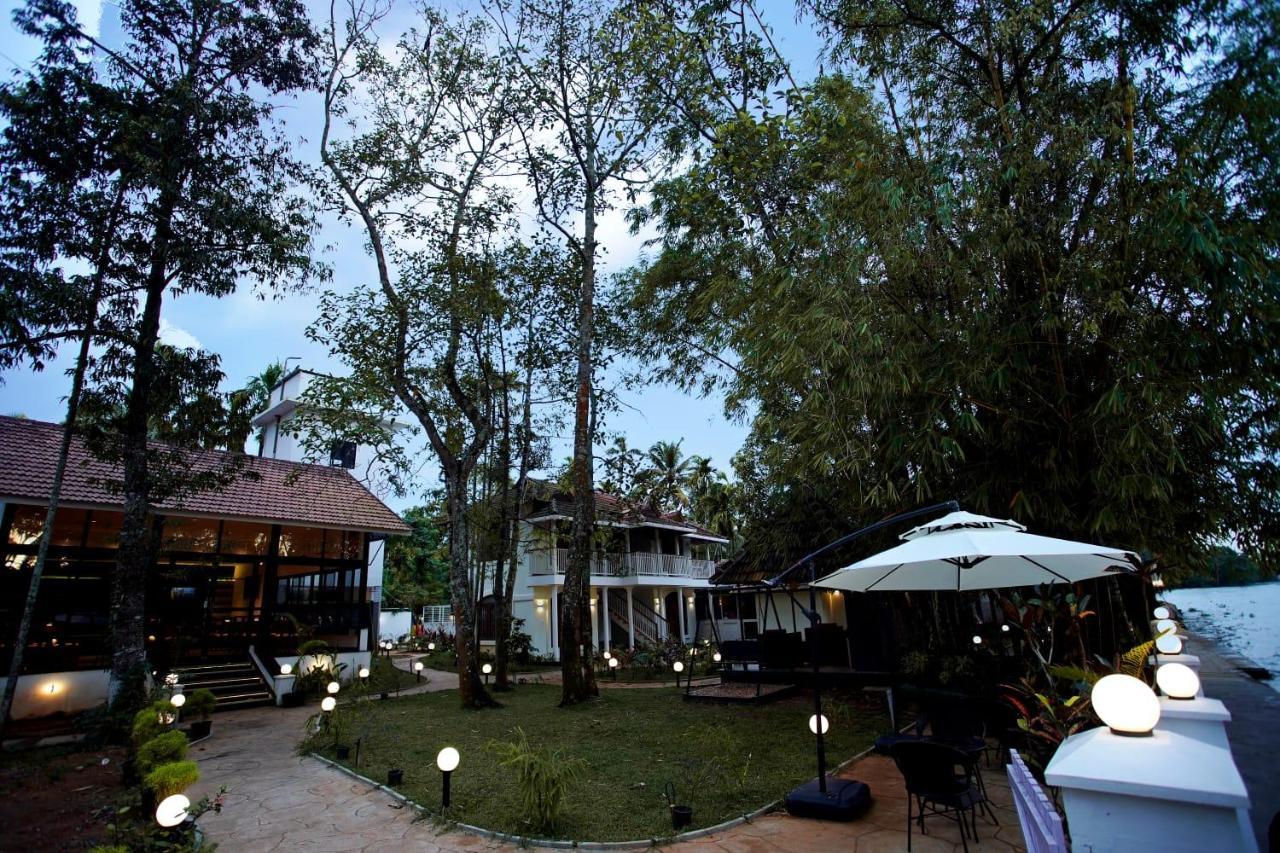 Bamboo Lagoon Backwater Front Resort Alappuzha Εξωτερικό φωτογραφία
