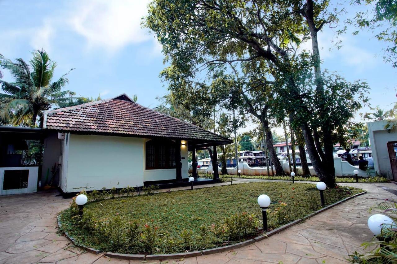 Bamboo Lagoon Backwater Front Resort Alappuzha Εξωτερικό φωτογραφία