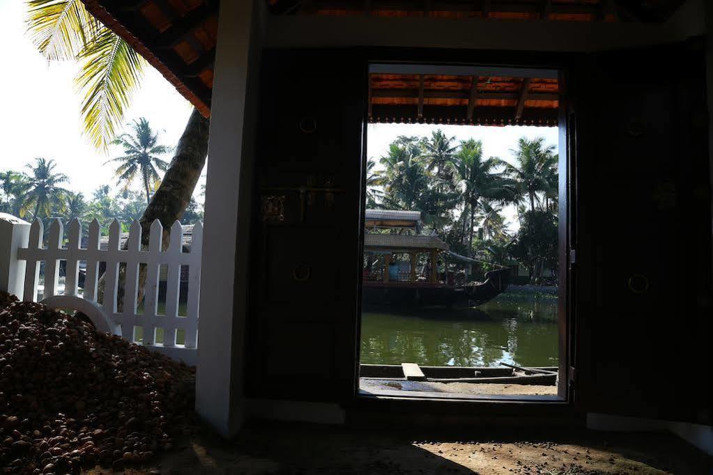 Bamboo Lagoon Backwater Front Resort Alappuzha Εξωτερικό φωτογραφία
