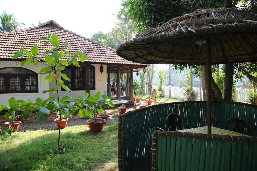 Bamboo Lagoon Backwater Front Resort Alappuzha Εξωτερικό φωτογραφία