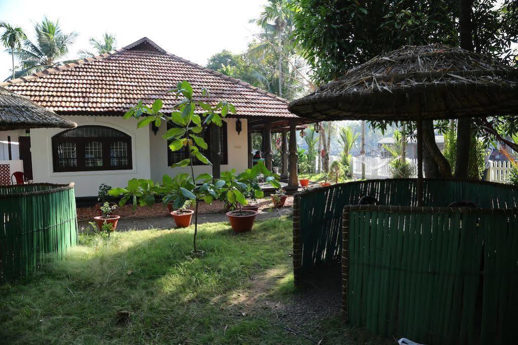 Bamboo Lagoon Backwater Front Resort Alappuzha Εξωτερικό φωτογραφία